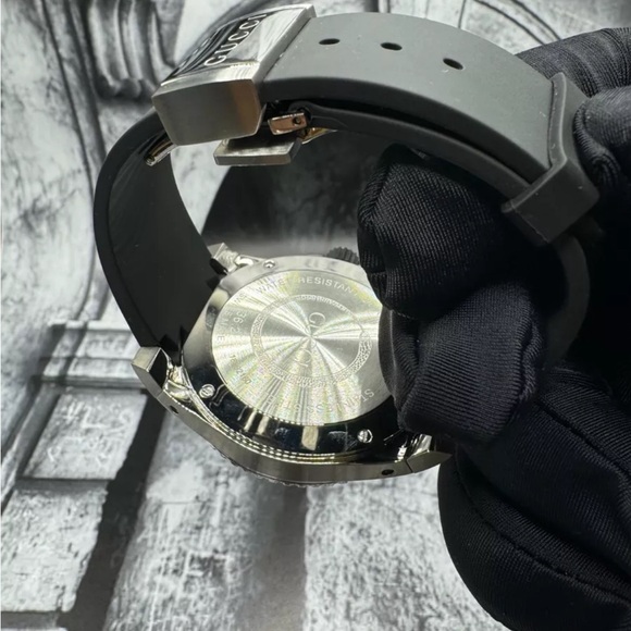 GUCCI Dive Dragon Quartz Black Dial Men's Watch YA136217 - Picture 6 of 7
